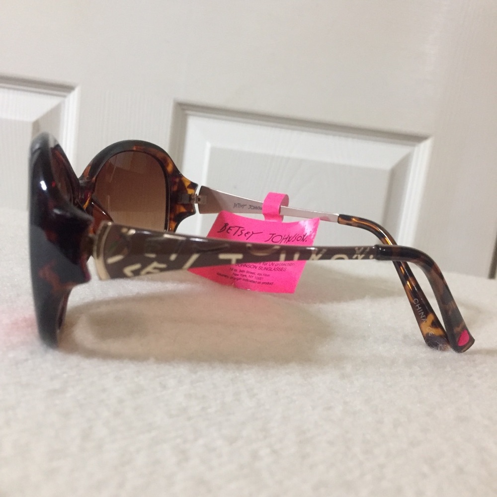 Betsey Johnson sunglasses - Picture 7 of 8